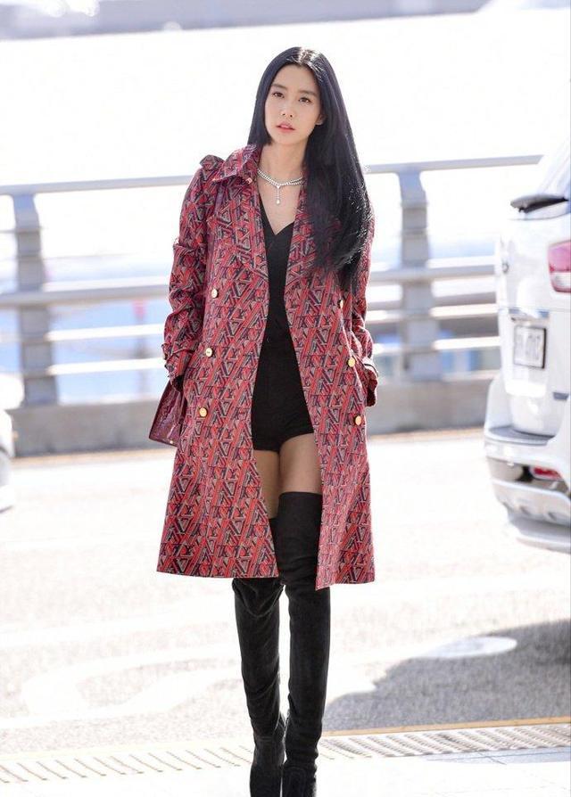 黑色大丽花